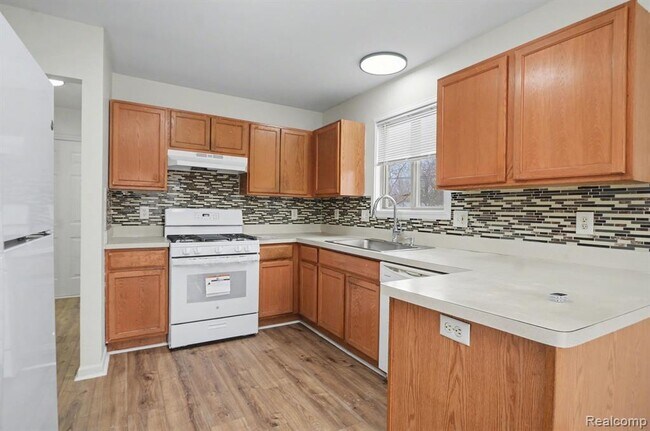 Building Photo - 21864 Laurel St