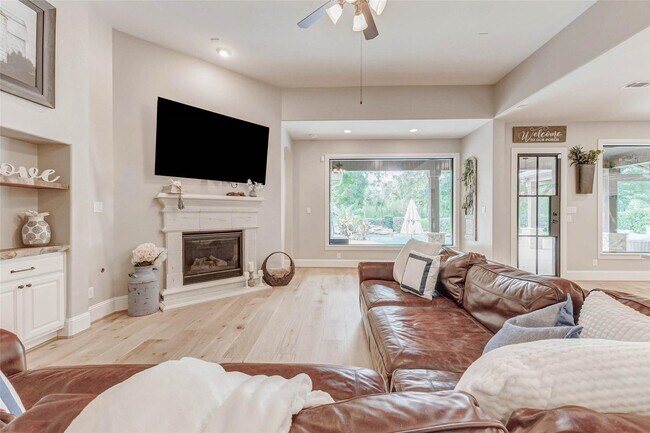 Building Photo - 5323 Lake Hill Farm Way