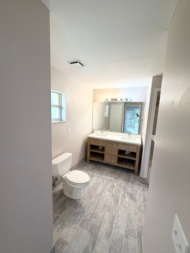 Building Photo - 64 Welling Ln