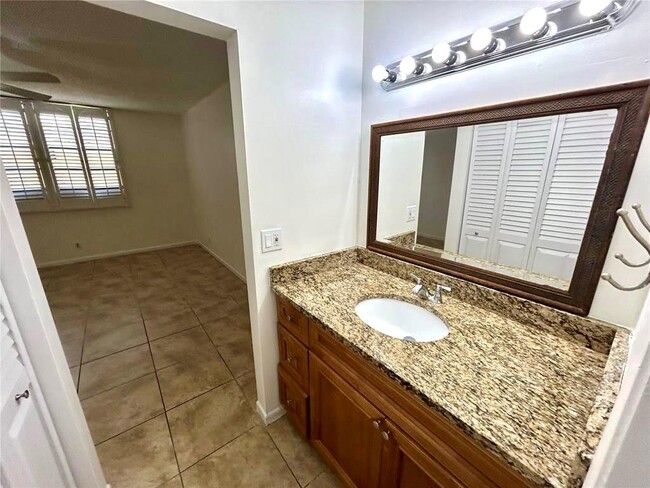 Building Photo - 6475 W Oakland Park Blvd