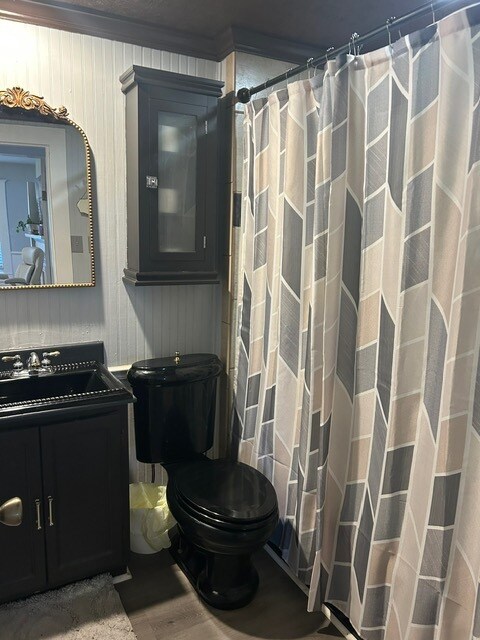 Full bath - 309 Queen St