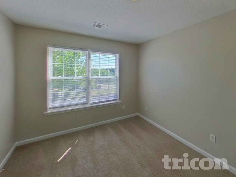 Building Photo - 211 Beckenham Ln