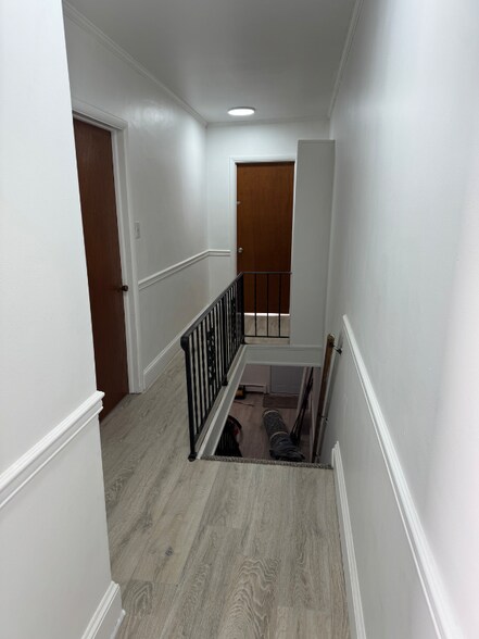 Building Photo - 723 E Woodlawn St