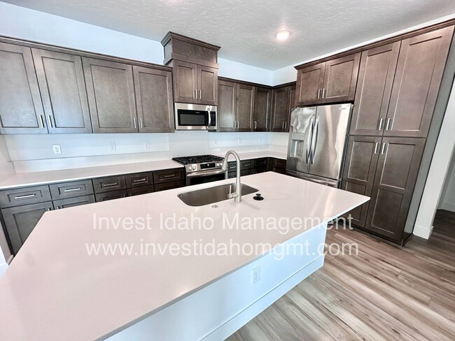 Building Photo - Beautiful Brand New Luxury Townhome availa...