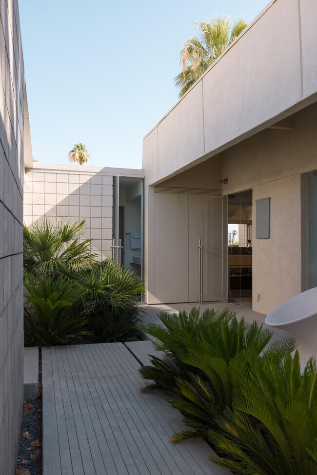 Building Photo - 483 Sandpiper St