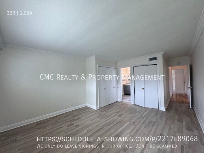 Building Photo - 3 bed & 2 bath home in EAST side Long Beach