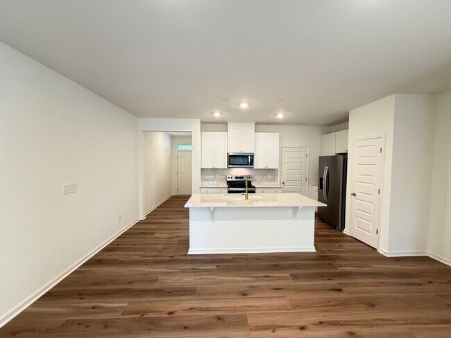 Building Photo - Mebane / Townhouse