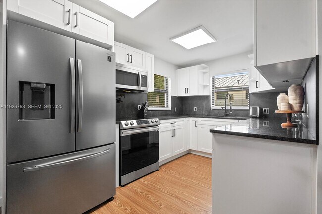 Building Photo - 601 SW 1st St