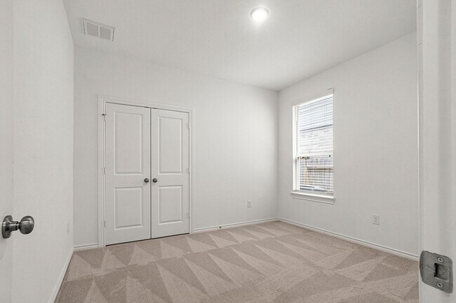 Building Photo - 14368 Cedar Shadow Dr