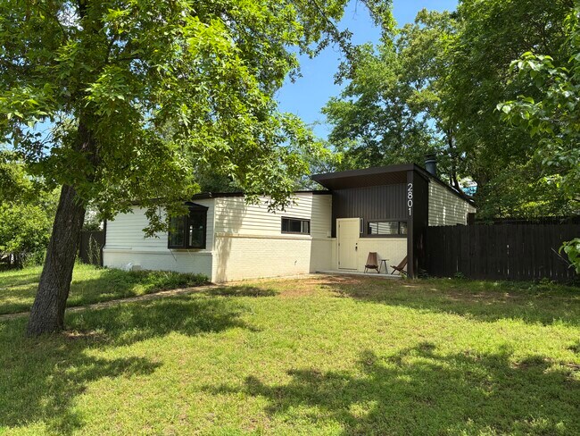 Building Photo - 2801 Circlewood Rd