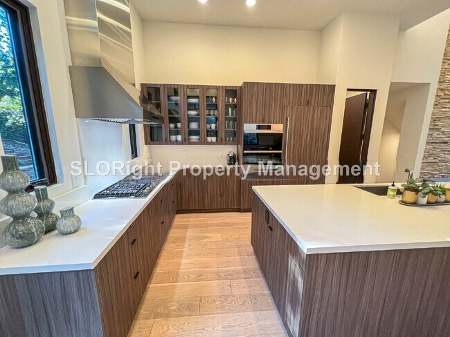 Building Photo - AVAILABLE SEPTEMBER- Fully Furnished Modern Home in San Luis Obispo - 4 Bedroom / 3 Bathroom