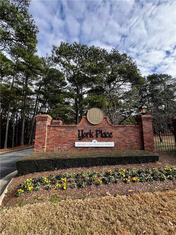 Building Photo - 3888 York Pl