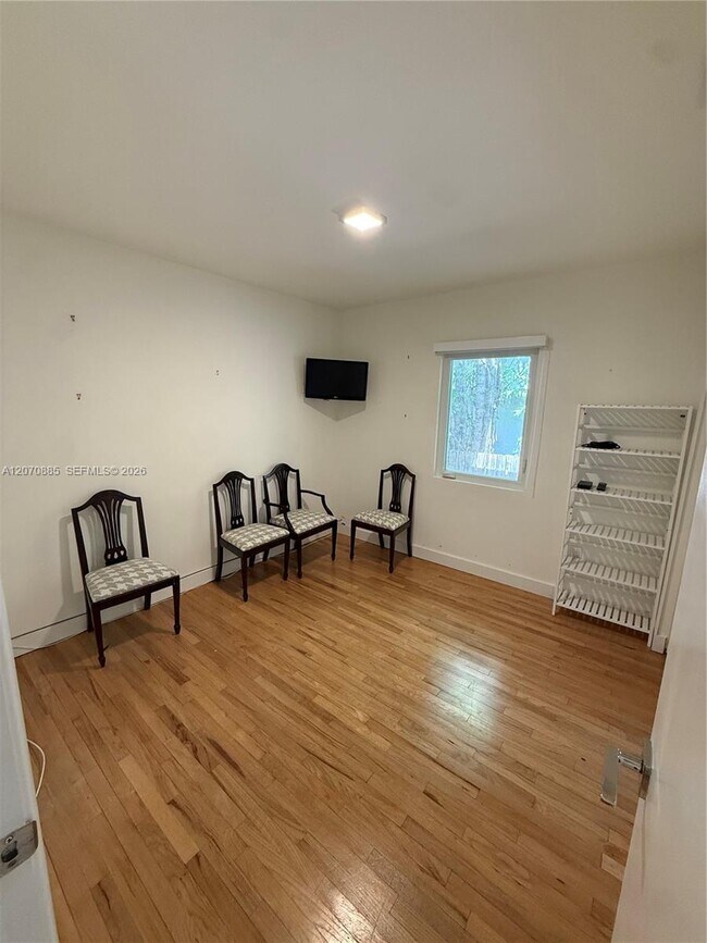 Building Photo - 3865 Poinciana Ave