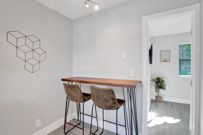 Building Photo - 50 Davie Blvd