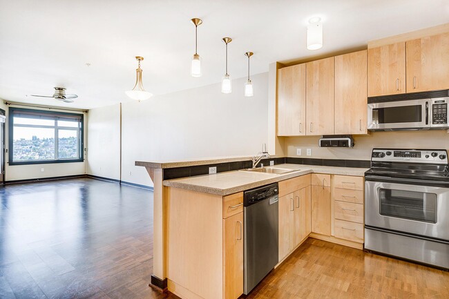 Kitchen - 655 Crockett St