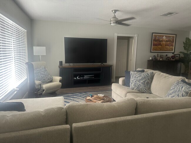 Building Photo - 7204 NW 77th St