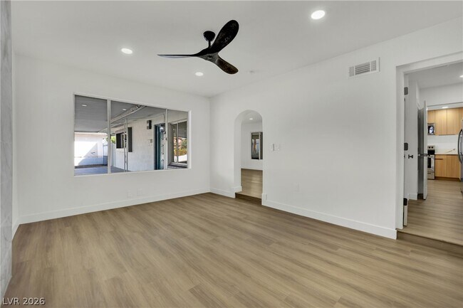 Building Photo - 2325 Sombrero Dr