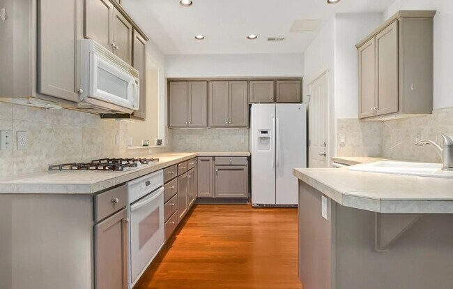 Building Photo - Amazing Home in Amazing Neighborhood