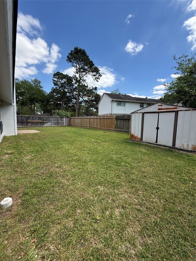 Building Photo - 15307 Pebble Lake Dr