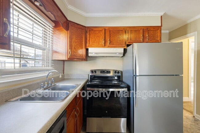 Building Photo - 922 Wedgewood Ave