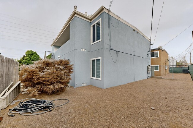 Building Photo - 1812 Buena Vista Dr SE