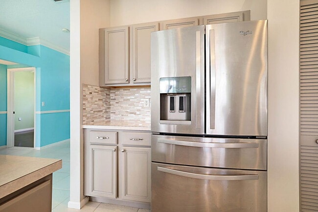 Building Photo - 1422 Fairway Cir