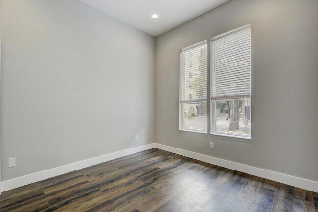 Building Photo - 901 Shoal Cliff Ct