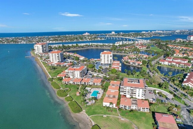 Building Photo - 6295 Bahia Del Mar Cir