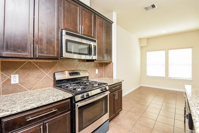 Building Photo - 8908 Clovermist Dr