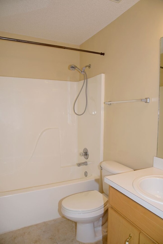 Building Photo - Charming 3 bedroom 2 bath home