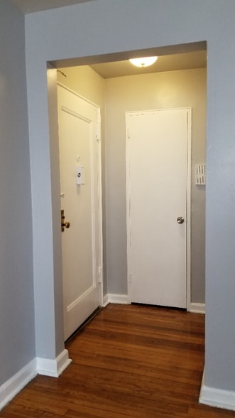 Building Photo - 165 Vroom St