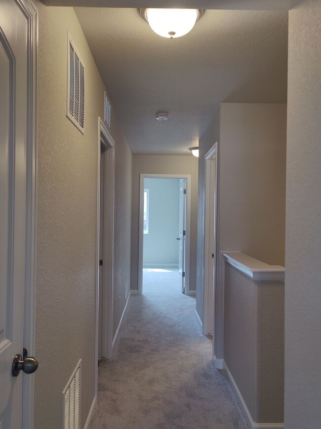 Building Photo - 3 BED/2.5 BATH TOWNHOME IN LORSON RANCH