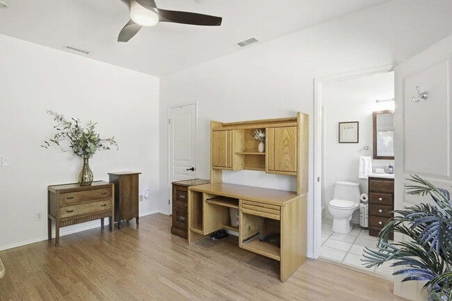 Building Photo - Charming 3BR Home with Bonus Room, Fireplace & Large Yard