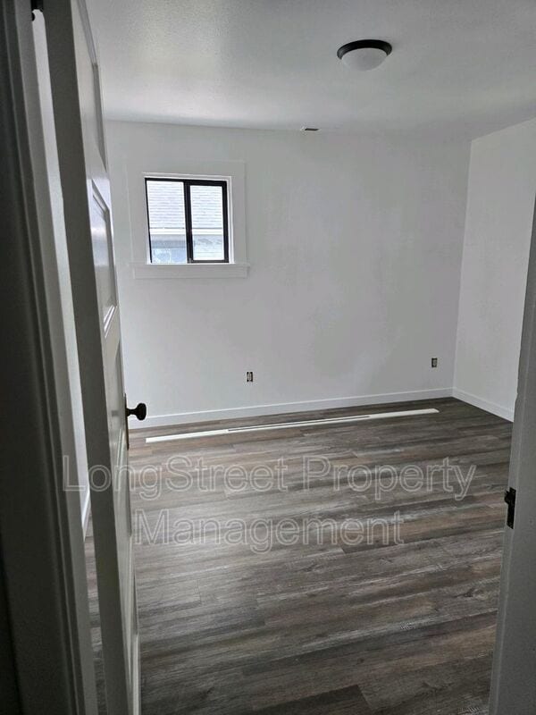 Building Photo - 1062 SW Western Blvd