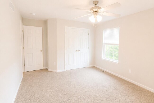 Building Photo - 4005 Snowy Owl Dr