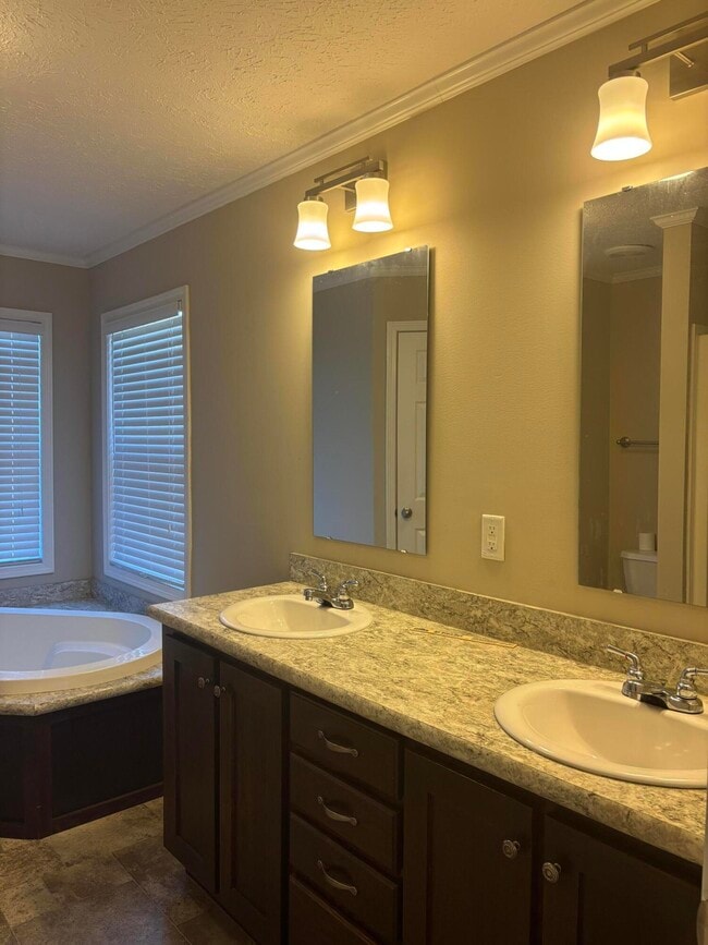 Building Photo - 205 Joy Rd