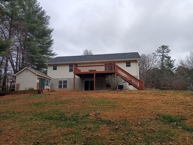 Building Photo - Gorgeous home in Weaverville available now!