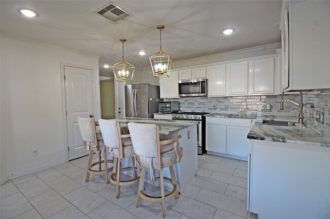 Building Photo - 8314 Silver Fir Ln