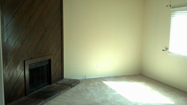 Building Photo - 1207 S Doreen St