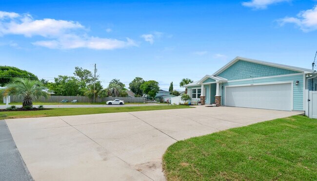 Building Photo - 121 Christmas Tree Ln