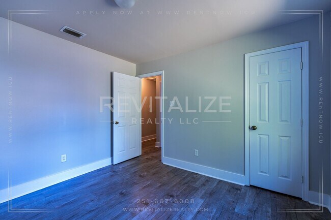 Building Photo - 1746 Cody Rd N