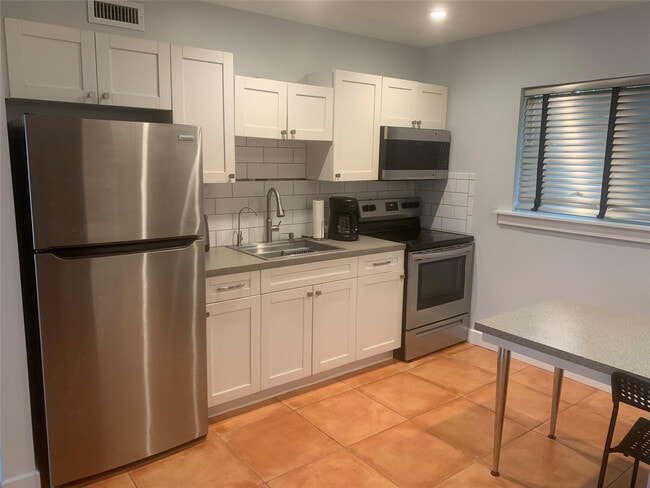 Building Photo - 907 NW 4th St