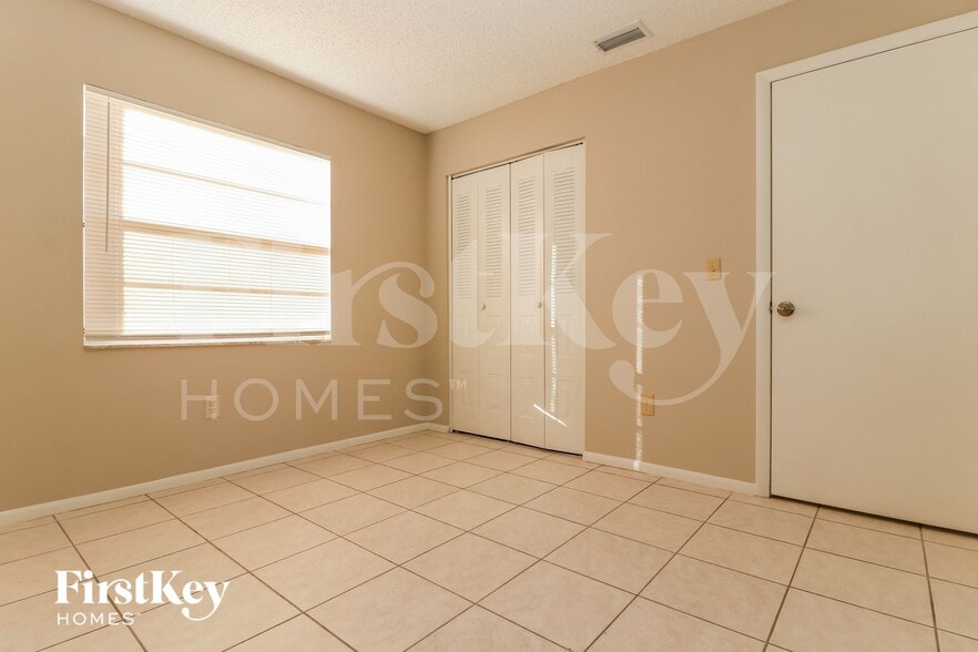 Building Photo - 1423 Mohrlake Dr