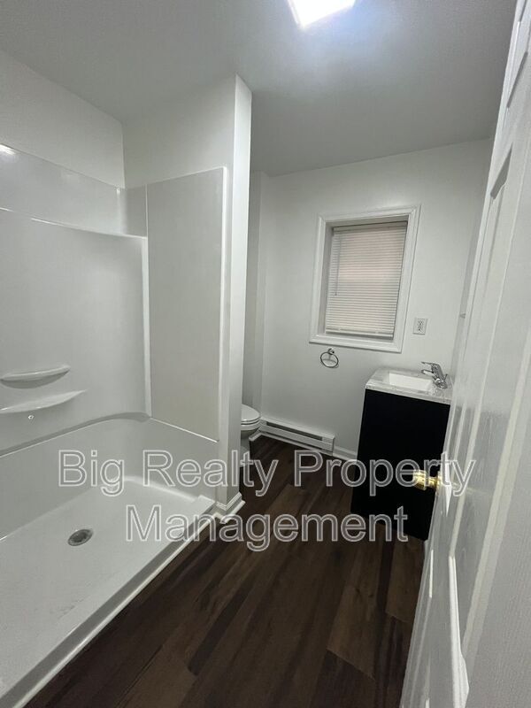 Building Photo - 29 N Main St