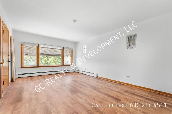 Building Photo - 2517 N Laramie Ave