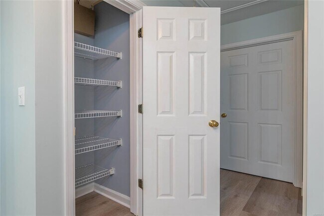 Building Photo - 9300 Greythorne Way