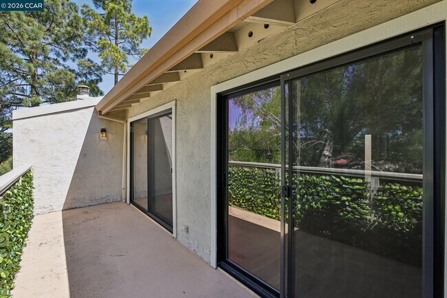 Building Photo - 1541 Moraga Way