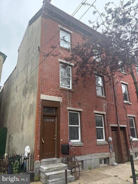 Building Photo - 1225 N Randolph St