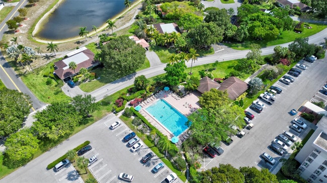 Building Photo - 3050 N Palm Aire Dr