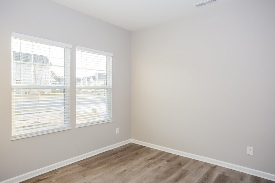 Building Photo - 12946 Hill Pine Rd